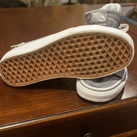 Women’s size 7 high top vans - Picture 3 of 4
